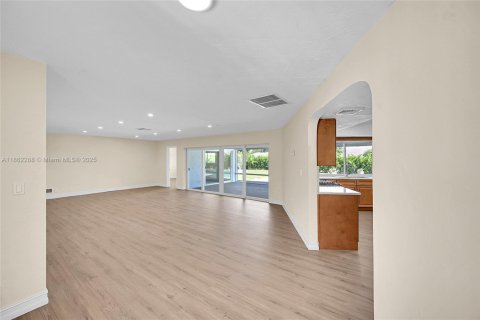 Casa en venta en Atlantis, Florida, 4 dormitorios, 237.55 m2 № 1891585 - foto 6