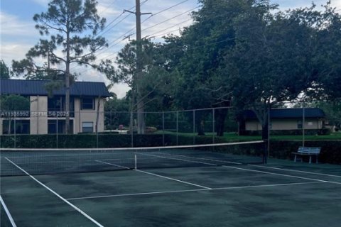 Condo in Pembroke Pines, Florida, 2 bedrooms  № 1994075 - photo 4