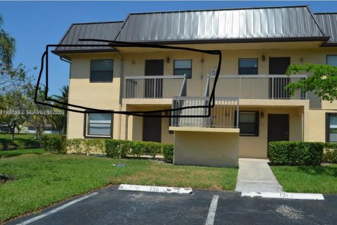 Condo in Pembroke Pines, Florida, 2 bedrooms  № 1994075 - photo 2