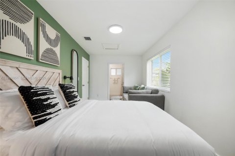 House in Pompano Beach, Florida 4 bedrooms, 91.79 sq.m. № 2079928 - photo 10