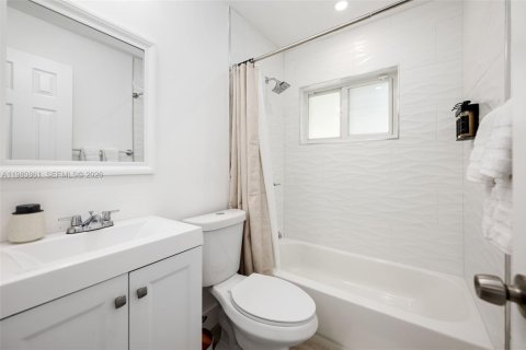 House in Pompano Beach, Florida 4 bedrooms, 91.79 sq.m. № 2079928 - photo 18