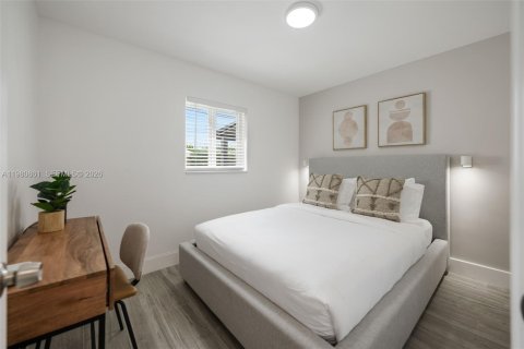House in Pompano Beach, Florida 4 bedrooms, 91.79 sq.m. № 2079928 - photo 12