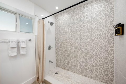House in Pompano Beach, Florida 4 bedrooms, 91.79 sq.m. № 2079928 - photo 20