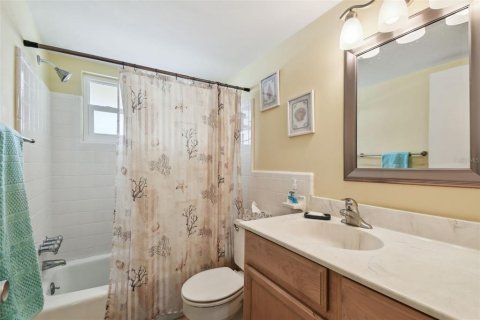 Condo in Saint Petersburg, Florida, 2 bedrooms  № 1774690 - photo 18