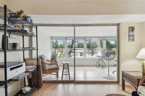 Condo in Saint Petersburg, Florida, 2 bedrooms  № 1774690 - photo 12