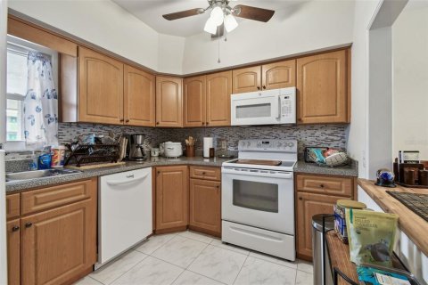 Condo in Saint Petersburg, Florida, 2 bedrooms  № 1774690 - photo 4