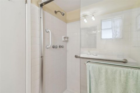 Condo in Saint Petersburg, Florida, 2 bedrooms  № 1774690 - photo 26