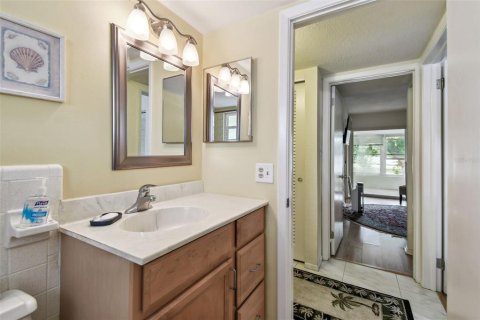 Condo in Saint Petersburg, Florida, 2 bedrooms  № 1774690 - photo 19