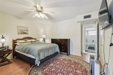 Condo in Saint Petersburg, Florida, 2 bedrooms  № 1774690 - photo 23