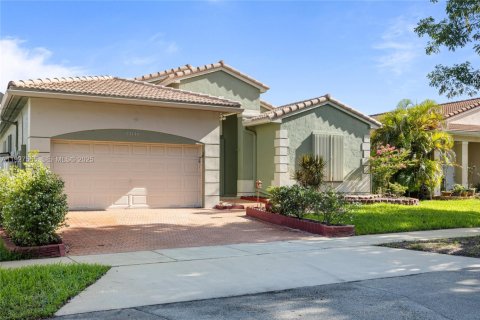 Купить виллу или дом в Мирамар, Флорида 3 спальни, 184.5м2, № 1988950 - фото 2