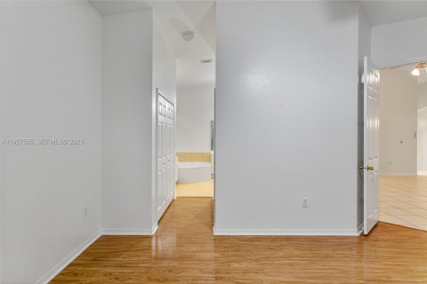 Купить виллу или дом в Мирамар, Флорида 3 спальни, 184.5м2, № 1988950 - фото 13