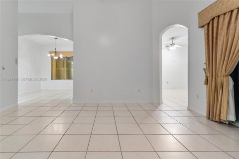 Купить виллу или дом в Мирамар, Флорида 3 спальни, 184.5м2, № 1988950 - фото 4