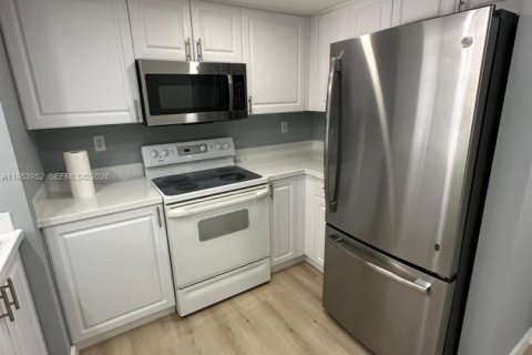 Condominio en alquiler en Miami, Florida, 1 dormitorio, 50.17 m2 № 2007985 - foto 8