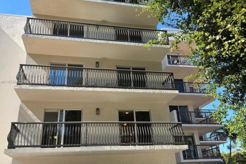 Condominio en alquiler en Miami, Florida, 1 dormitorio, 50.17 m2 № 2007985 - foto 2