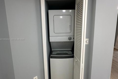 Condominio en alquiler en Miami, Florida, 1 dormitorio, 50.17 m2 № 2007985 - foto 10