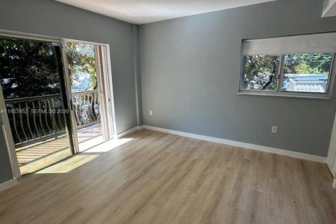 Condominio en alquiler en Miami, Florida, 1 dormitorio, 50.17 m2 № 2007985 - foto 3