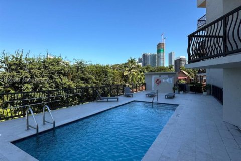 Condominio en alquiler en Miami, Florida, 1 dormitorio, 50.17 m2 № 2007985 - foto 17