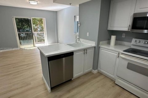 Condominio en alquiler en Miami, Florida, 1 dormitorio, 50.17 m2 № 2007985 - foto 9