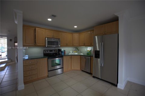 Townhouse in Miami, Florida 3 bedrooms, 141.49 sq.m. № 2087039 - photo 9