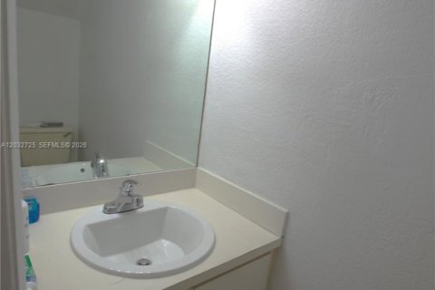 Townhouse in Miami, Florida 3 bedrooms, 141.49 sq.m. № 2087039 - photo 13