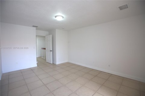Townhouse in Miami, Florida 3 bedrooms, 141.49 sq.m. № 2087039 - photo 24
