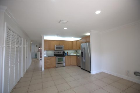 Townhouse in Miami, Florida 3 bedrooms, 141.49 sq.m. № 2087039 - photo 10