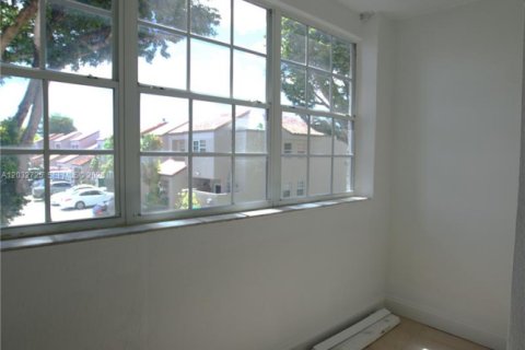 Townhouse in Miami, Florida 3 bedrooms, 141.49 sq.m. № 2087039 - photo 20