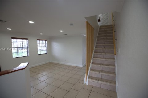 Townhouse in Miami, Florida 3 bedrooms, 141.49 sq.m. № 2087039 - photo 6