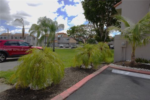 Townhouse in Miami, Florida 3 bedrooms, 141.49 sq.m. № 2087039 - photo 4