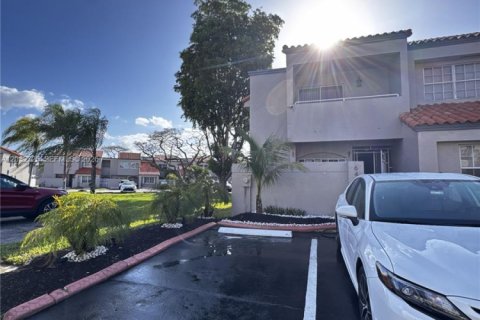 Townhouse in Miami, Florida 3 bedrooms, 141.49 sq.m. № 2087039