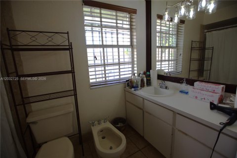 Townhouse in Miami, Florida 3 bedrooms, 141.49 sq.m. № 2087039 - photo 26