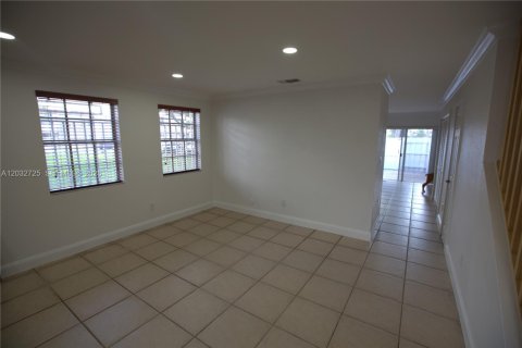 Townhouse in Miami, Florida 3 bedrooms, 141.49 sq.m. № 2087039 - photo 8