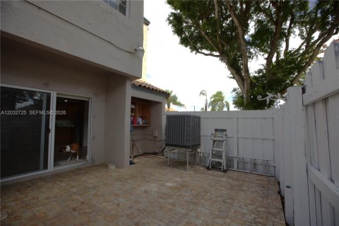 Townhouse in Miami, Florida 3 bedrooms, 141.49 sq.m. № 2087039 - photo 30