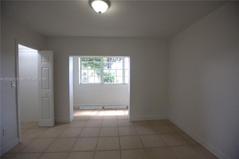 Townhouse in Miami, Florida 3 bedrooms, 141.49 sq.m. № 2087039 - photo 18