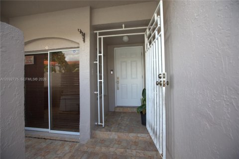 Townhouse in Miami, Florida 3 bedrooms, 141.49 sq.m. № 2087039 - photo 5