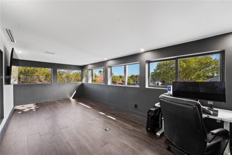 House in Palmetto Bay, Florida 4 bedrooms, 389.07 sq.m. № 2033522 - photo 27