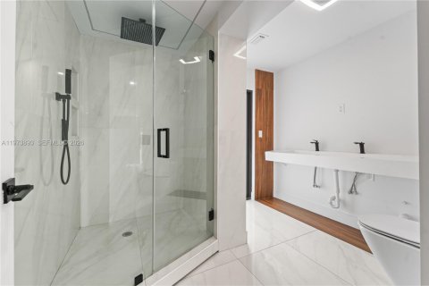 House in Palmetto Bay, Florida 4 bedrooms, 389.07 sq.m. № 2033522 - photo 8