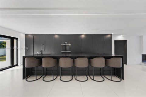 House in Palmetto Bay, Florida 4 bedrooms, 389.07 sq.m. № 2033522 - photo 15