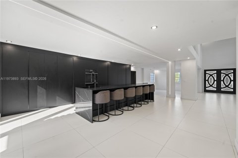 House in Palmetto Bay, Florida 4 bedrooms, 389.07 sq.m. № 2033522 - photo 9