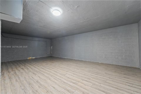 House in Palmetto Bay, Florida 4 bedrooms, 389.07 sq.m. № 2033522 - photo 18