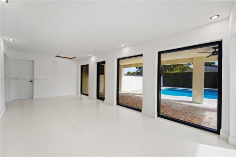 House in Palmetto Bay, Florida 4 bedrooms, 389.07 sq.m. № 2033522 - photo 22