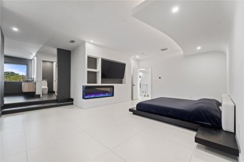 House in Palmetto Bay, Florida 4 bedrooms, 389.07 sq.m. № 2033522 - photo 30