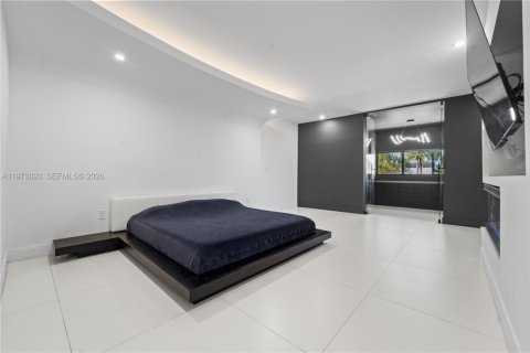 House in Palmetto Bay, Florida 4 bedrooms, 389.07 sq.m. № 2033522 - photo 29