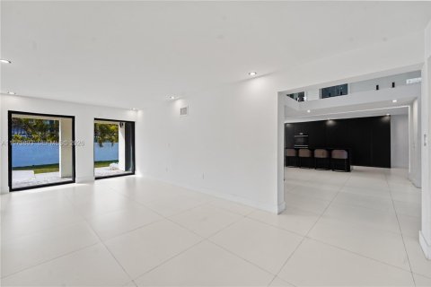 House in Palmetto Bay, Florida 4 bedrooms, 389.07 sq.m. № 2033522 - photo 21