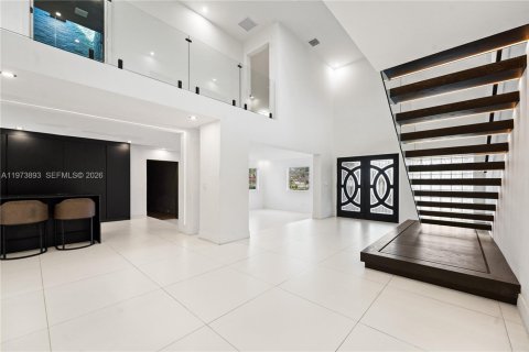 House in Palmetto Bay, Florida 4 bedrooms, 389.07 sq.m. № 2033522 - photo 7