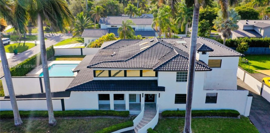House in Palmetto Bay, Florida 4 bedrooms, 389.07 sq.m. № 2033522