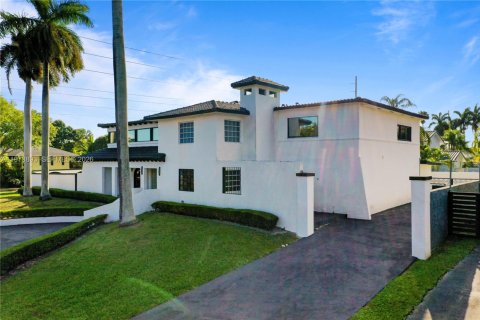 House in Palmetto Bay, Florida 4 bedrooms, 389.07 sq.m. № 2033522 - photo 4