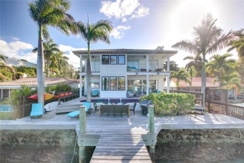 House in Miami Beach, Florida 5 bedrooms, 483.28 sq.m. № 1922518 - photo 2