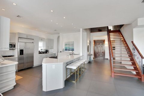 House in Miami Beach, Florida 5 bedrooms, 483.28 sq.m. № 1922518 - photo 6