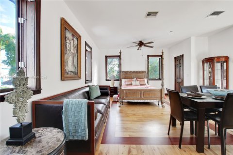 House in Miami Beach, Florida 5 bedrooms, 483.28 sq.m. № 1922518 - photo 24